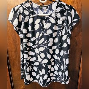 Women's Simply Styled Tulips Blouse Small
